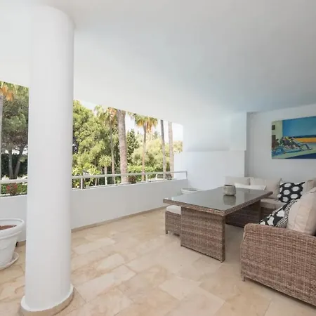 Charming 2 Bedroom Trocadero Arena Area Apartment *