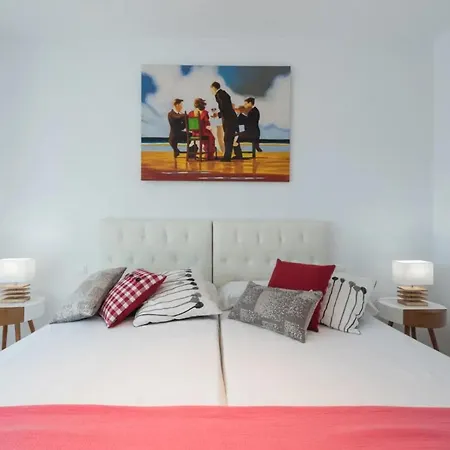 Charming 2 Bedroom Trocadero Arena Area Apartment